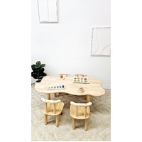 Child hardwood cloud table with 4 chairs